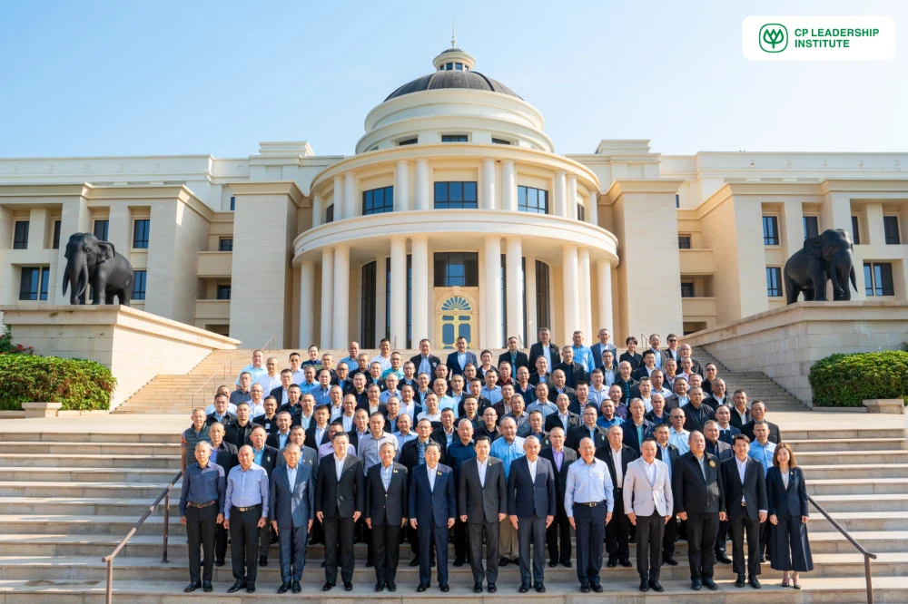 Royal Thai Armed Forces Headquarters Paid a Visit to Charoen Pokphand Leadership Institute and Exchanges Experiences in Creating Organizational Leaders. Senior Chairman Dhanin, Chairman Soopakij, and CEO Suphachai Welcome and Exchange Visions on Developing People, Leaders, and Making Thailand a Global Economic Hub