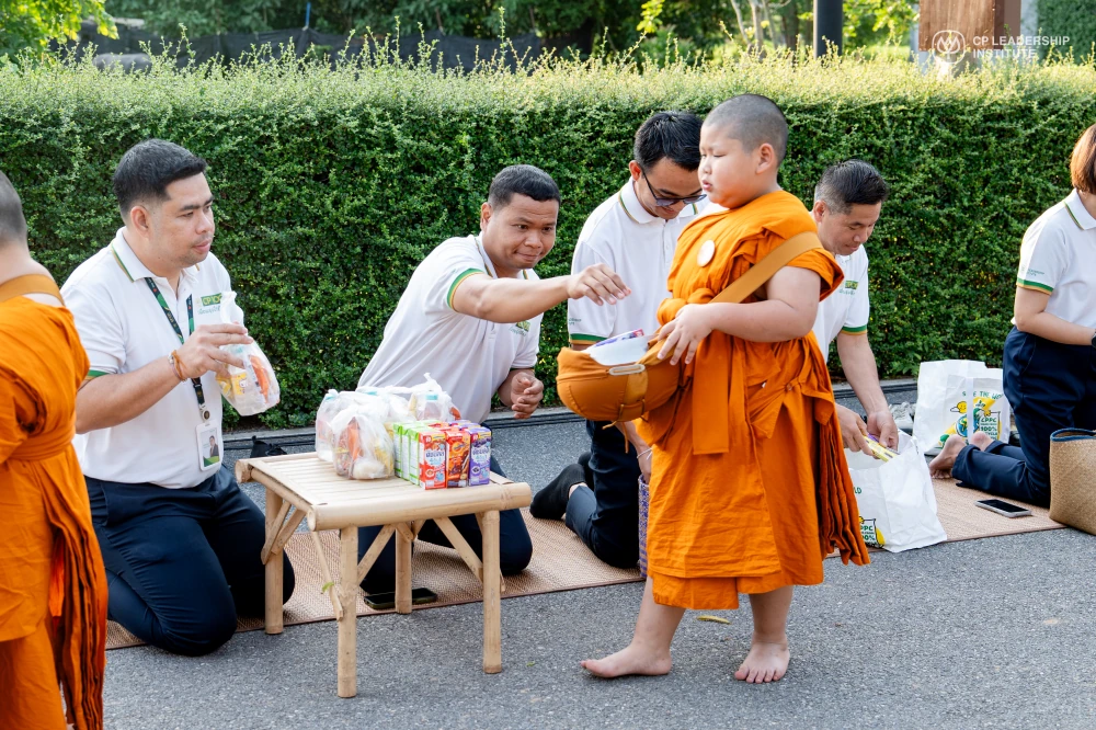CPLI Joins Novice Plook Panya Dharma Year 12 Alms-giving, Cultivating Mindfulness to Nurture Sustainable Leaders